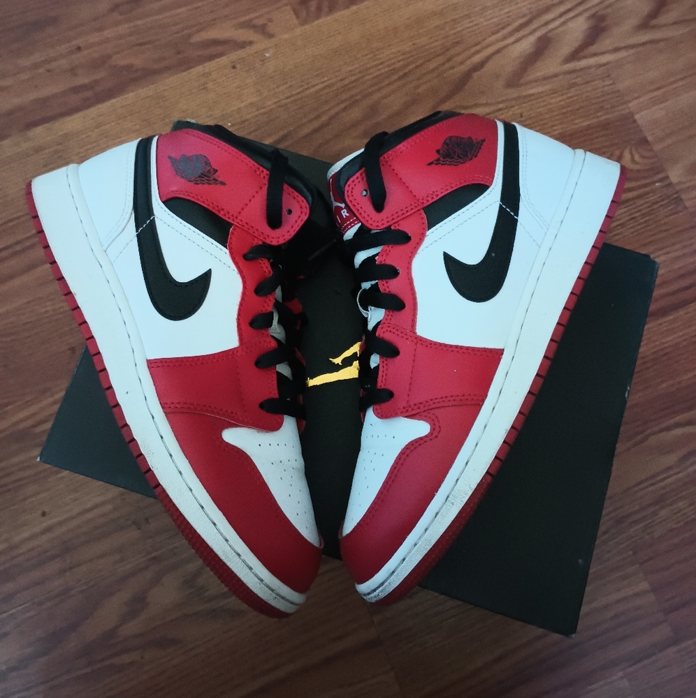 ❣️SOLD❣️AIR JORDAN 1 MIDS GS